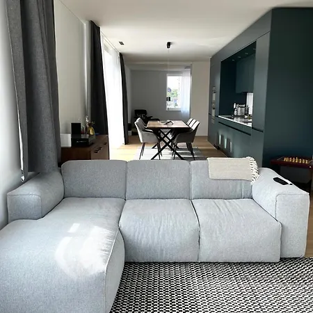 Lakefront Lux Modern Living Apartament